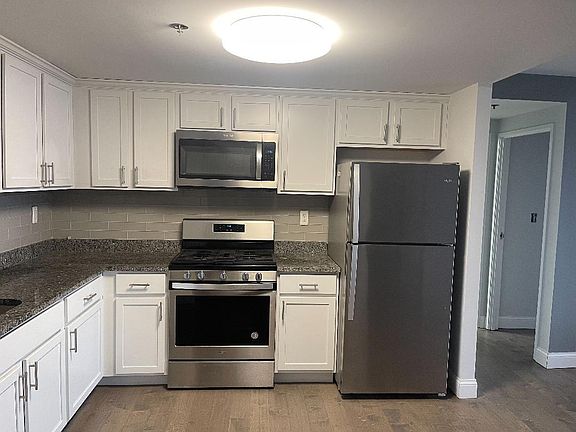 5th image of 250 E Harbortown Dr #69/707