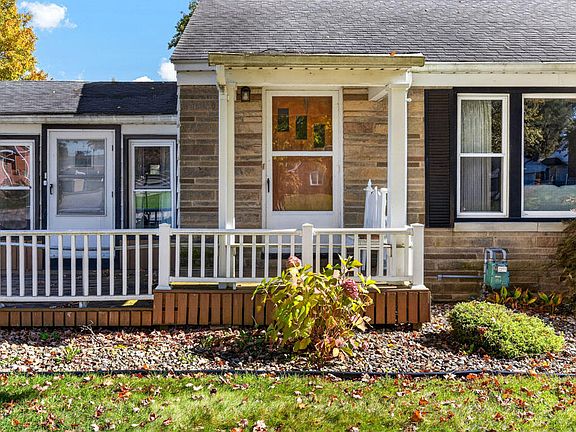 3rd image of 1013 Briarwood Rd
