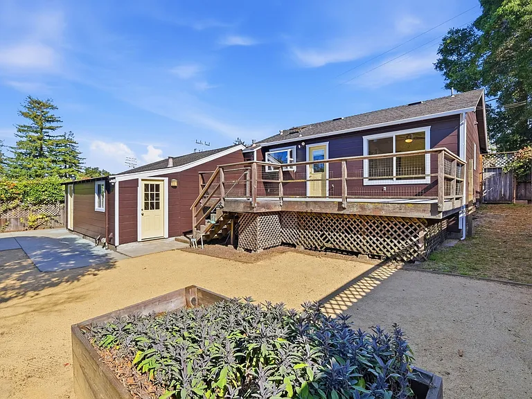 218 Mora St — Photo 30