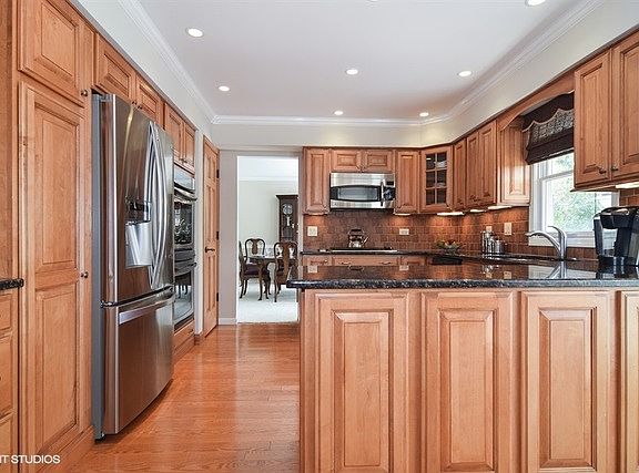 5th image of 513 W Foxdale Ln
