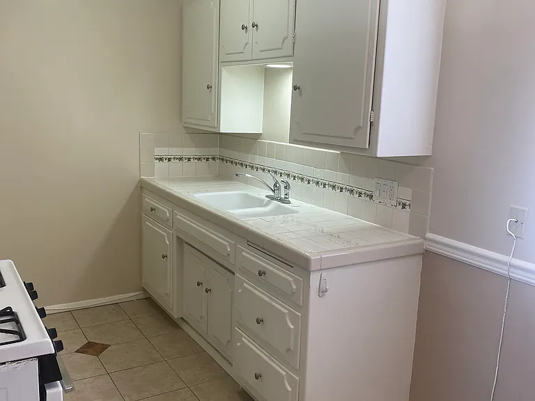 737 E Pine St #11 — Photo 7