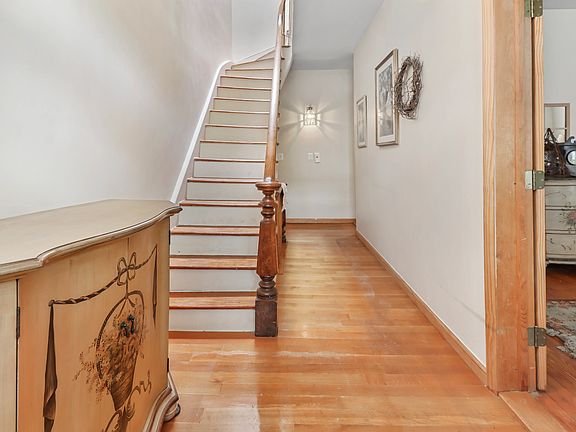 3rd image of 2032 41st St