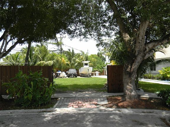 5th image of 20425 SW 93rd Ave