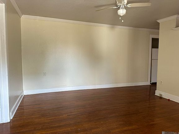 5th image of 555 E Boyd Dr