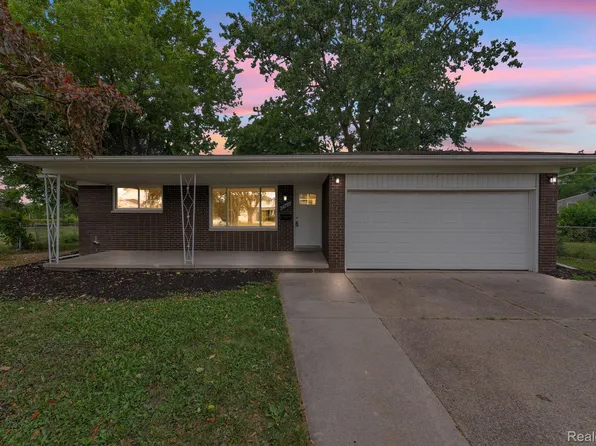 34715 Robinson Ct, Sterling Heights, MI 48310