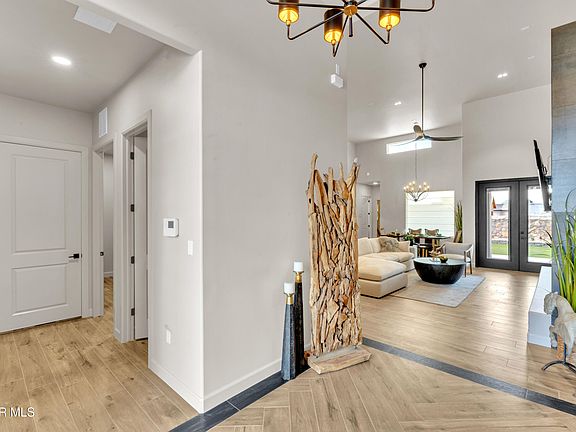 5th image of 249 Mar Vista Pl