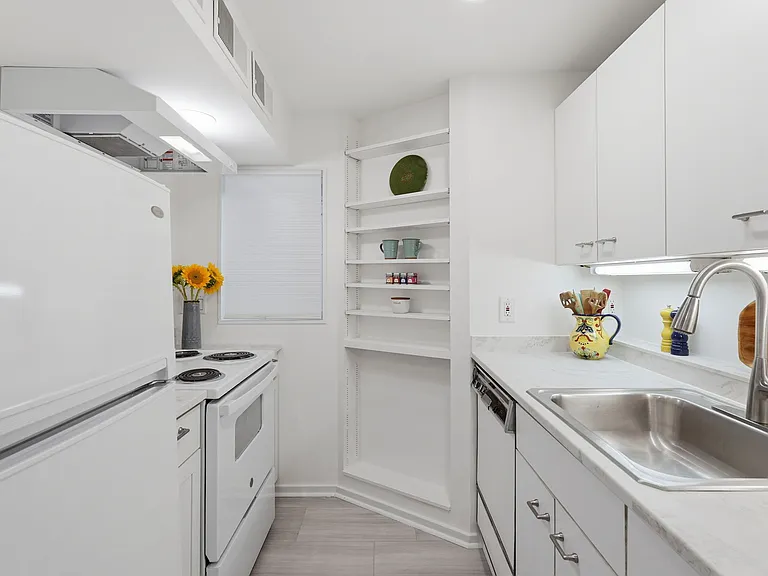 4432 Q St NW — Photo 11