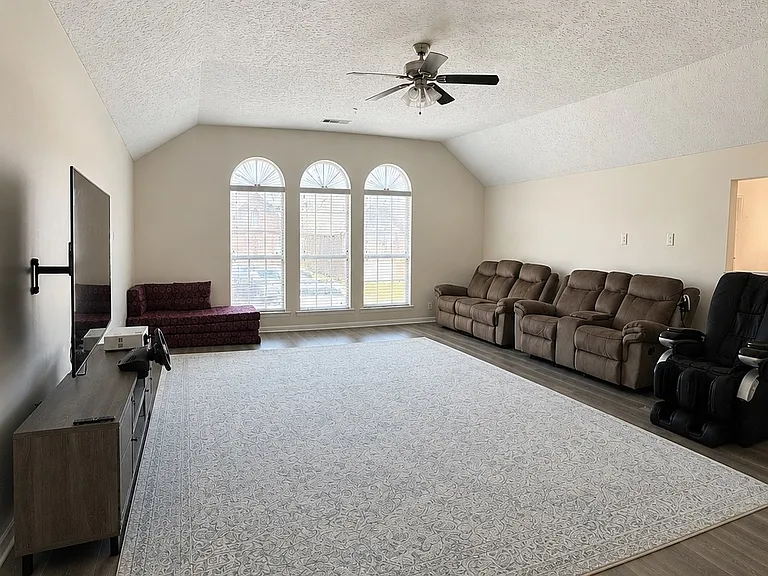 621 Waywood Cir — Photo 8