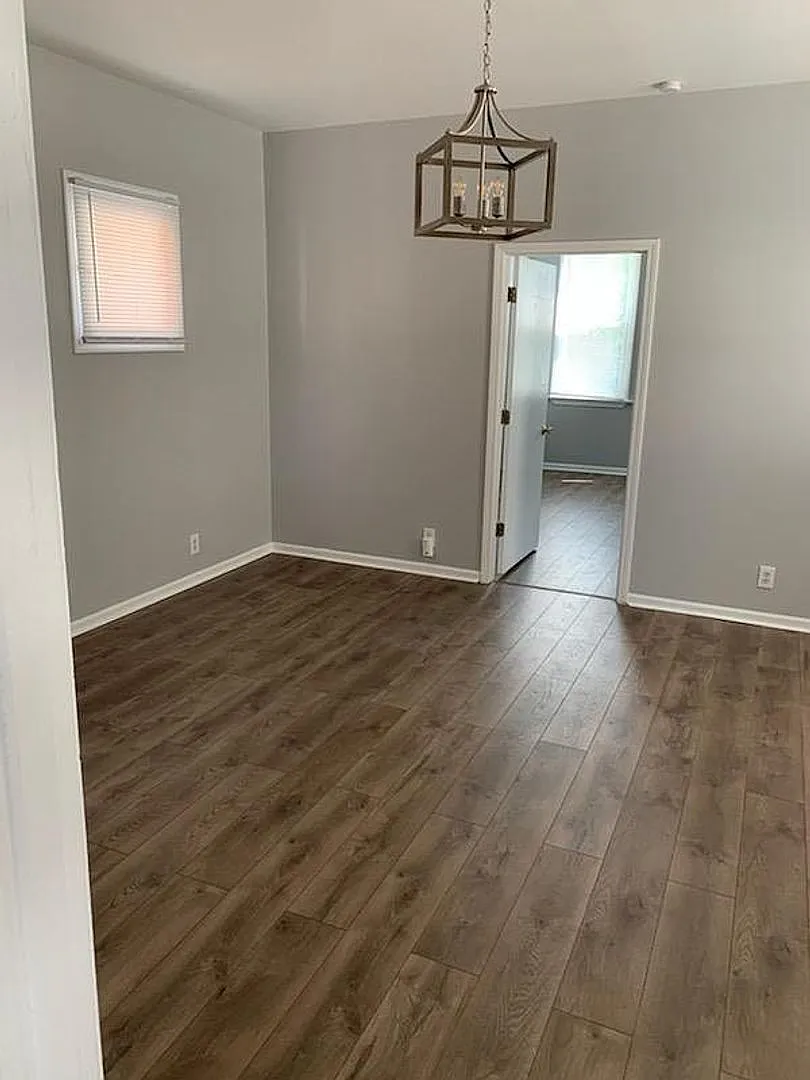 Beautifully Renovated 3-Bedroom Home with Off-Street Parking in South City — Photo 2