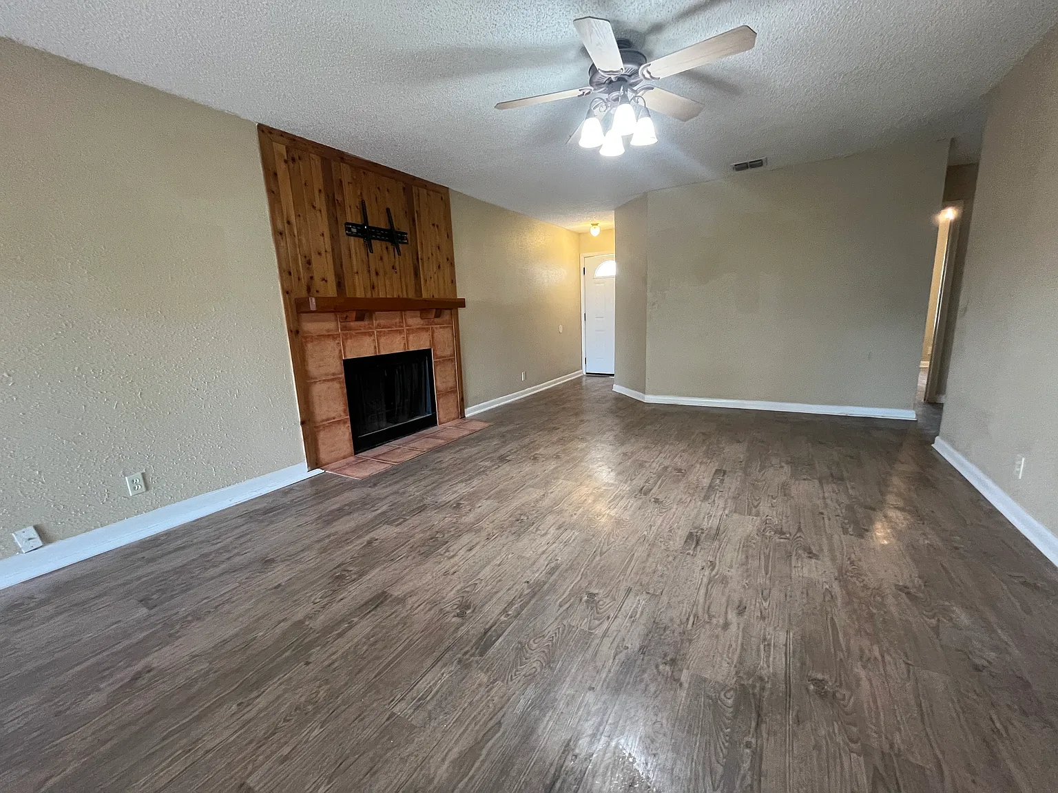 3 bed, 1288 sqft, $1,275 — Photo 2
