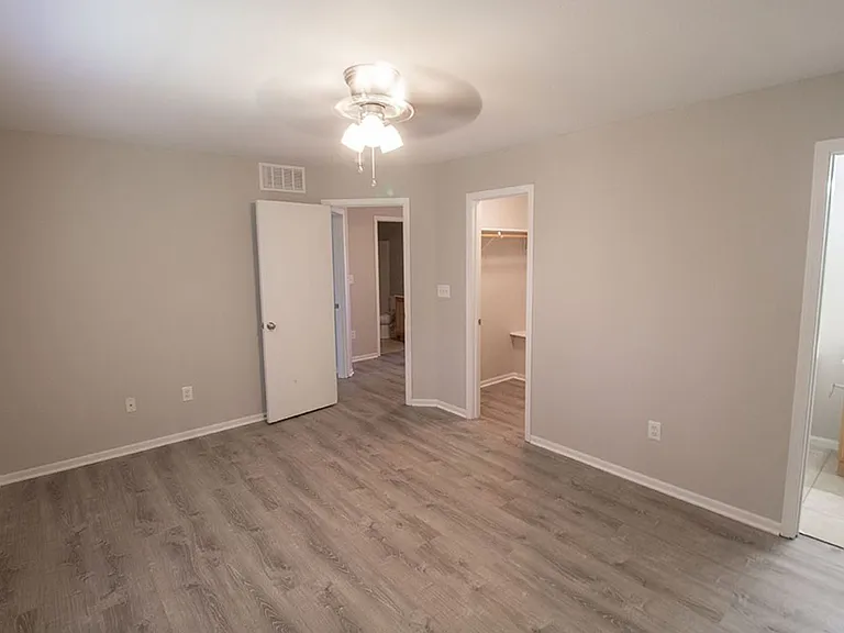 1413 Greensboro Dr — Photo 18