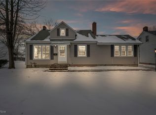 5070 Strawberry Ln, Willoughby, OH 44094