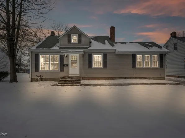 5070 Strawberry Ln, Willoughby, OH 44094