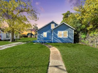 210 S 6th St, La Porte, TX 77571