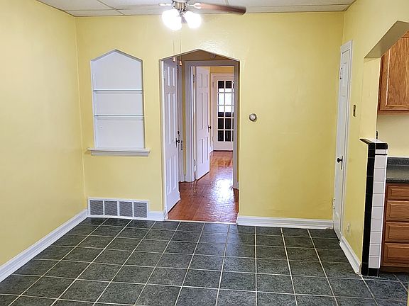 5th image of 3944 Canterbury Dr #1S