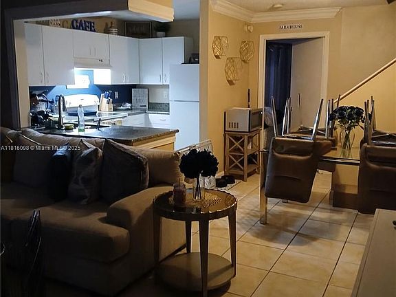 4th image of 1000 Cypress Way E