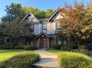 6106 Summit St, Kansas City, MO 64113