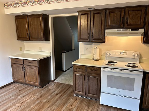 3rd image of 6554 Woodhall Dr