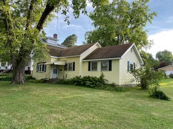 607 S Poplar St, Pana, IL 62557