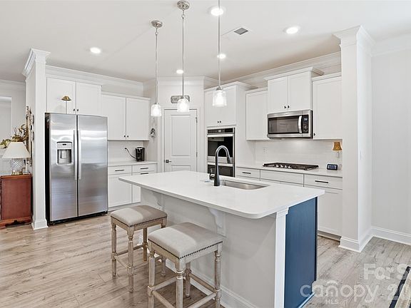 3rd image of 141 Rhuidean Ct