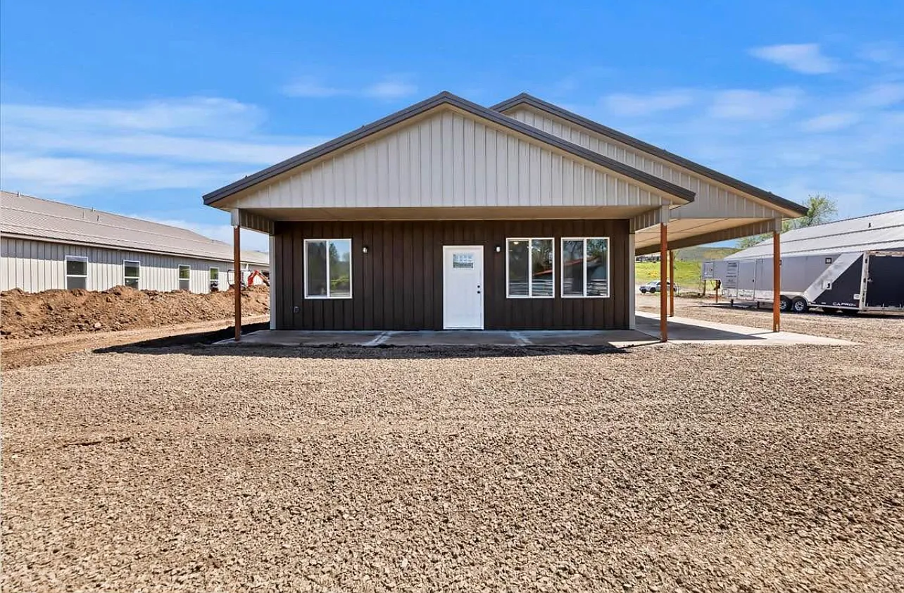 3 bed, 985 sqft, $1,650 — Photo 1