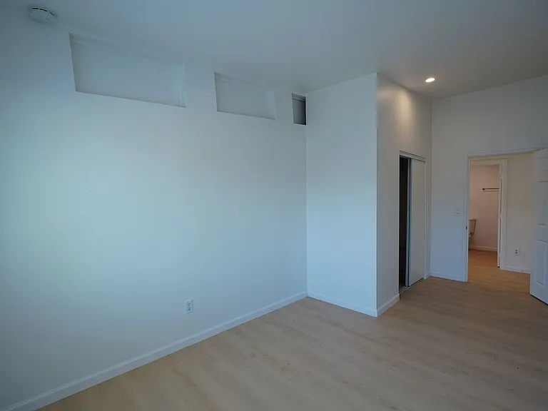1443 N Riverside Ave — Photo 21