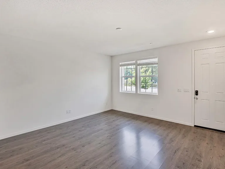 11030 International Dr — Photo 6