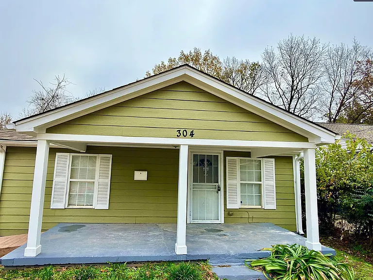 304 Harrell St — Photo 1