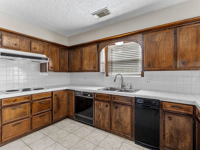 4010 Paraguay Cir — Photo 8