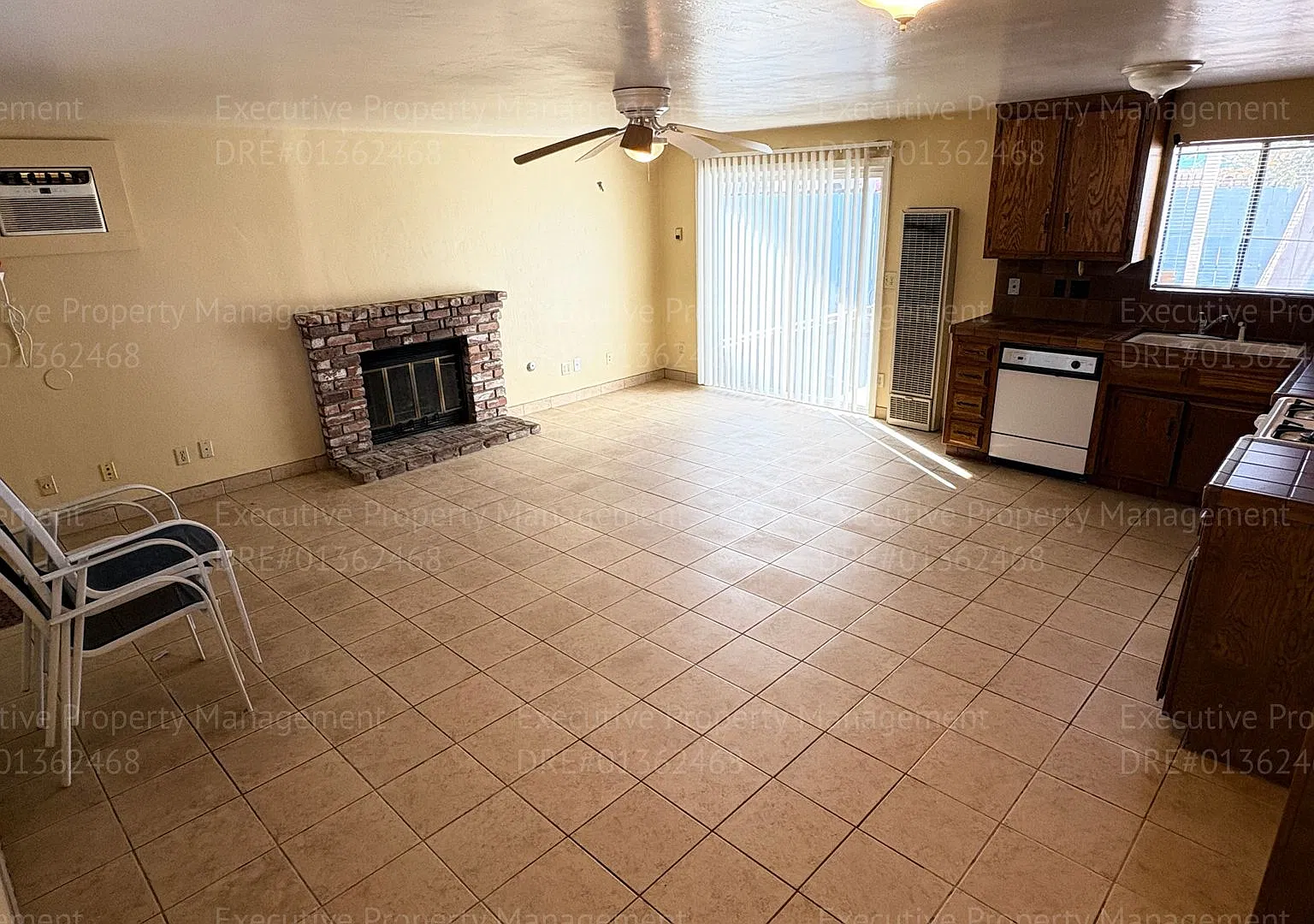 2115 Lester St — Photo 4