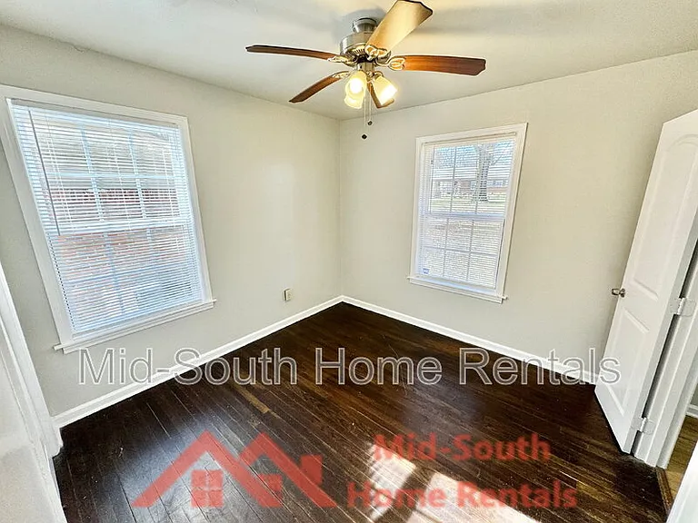 1060 Paul Pl — Photo 11