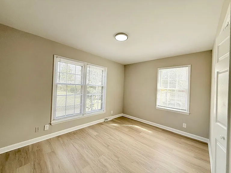 3819 Rosehaven Dr — Photo 7