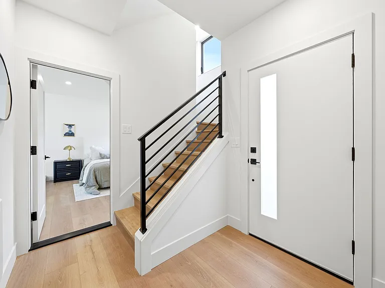 4709 SW Hinds St — Photo 4