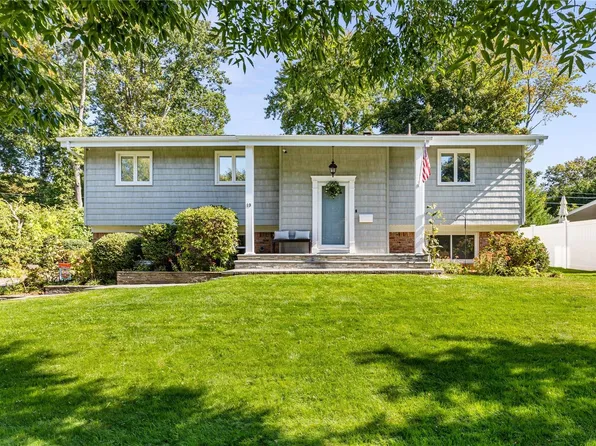 19 Auburn Lane, East Norwich, NY 11732