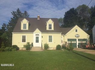 1219 S Locust Ave, Freeport, IL 61032