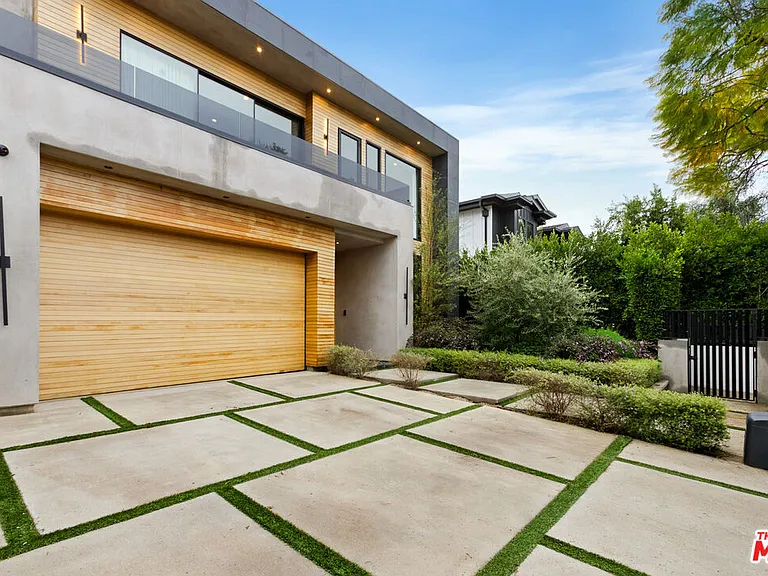 738 N Harper Ave — Photo 3