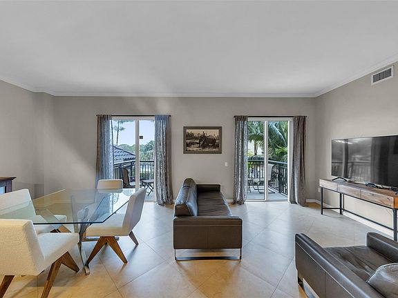 5th image of 2625 NE 14th Avenue #303