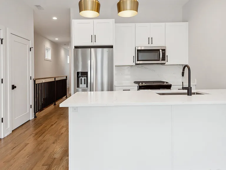 519 E Bowen Ave #2 — Photo 6