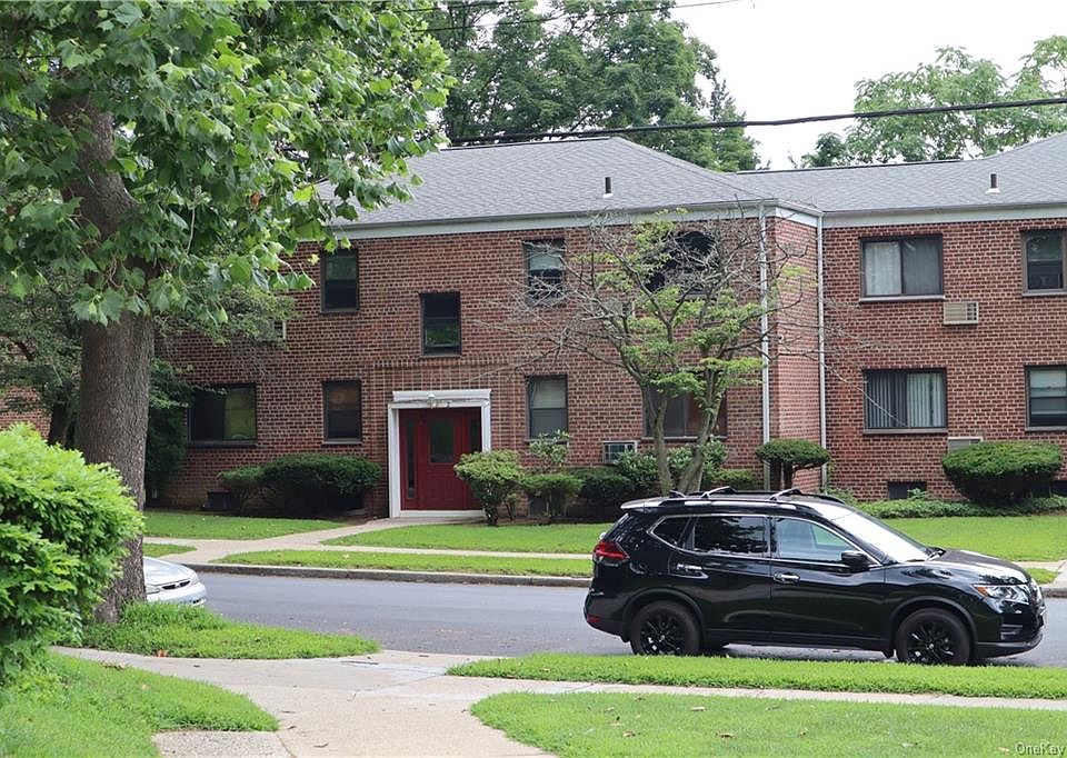 1st image of 2 Lawrence Dr APT D