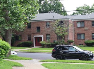 2 Lawrence Dr APT D, White Plains, NY