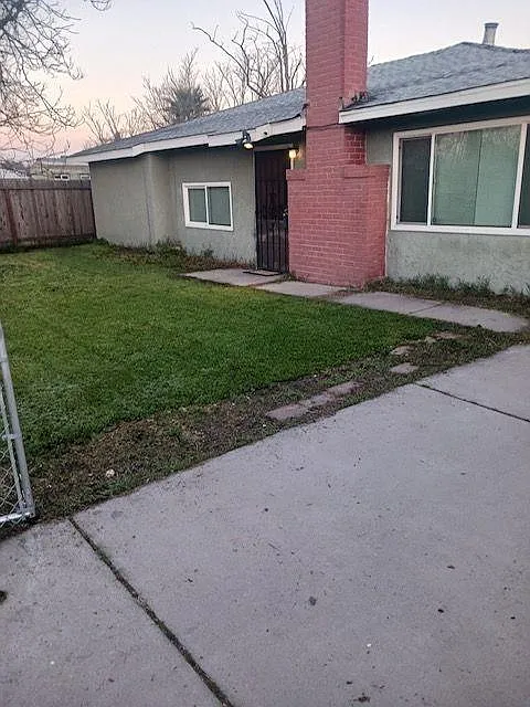 905 North Ave photo 1