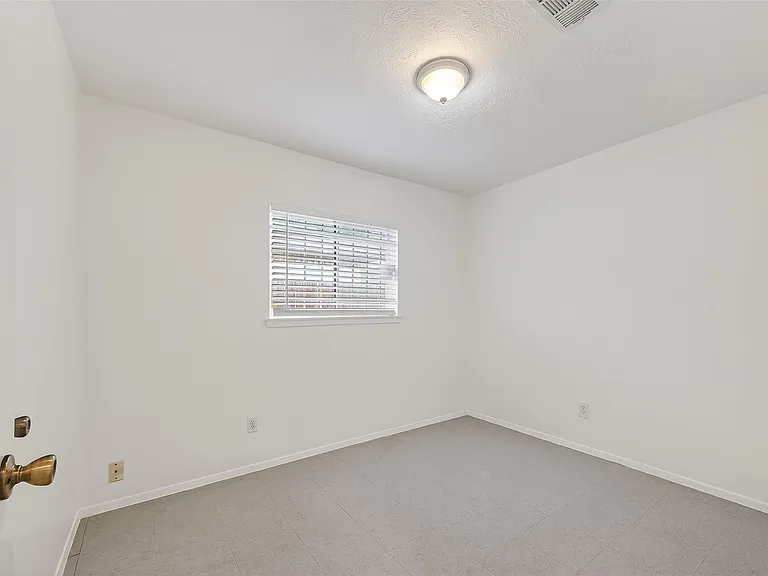 15022 Chipman Ln — Photo 24