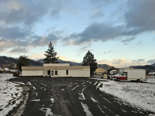 316 Lawrence Ln, Yreka, CA 96097