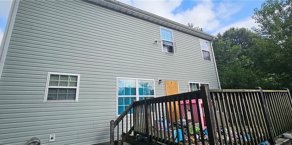 2nd image of 3425 Dey St
