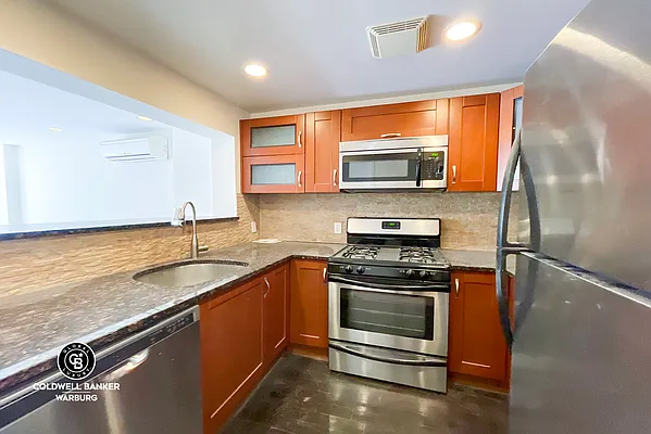 Rented by Coldwell Banker Warburg | media 13