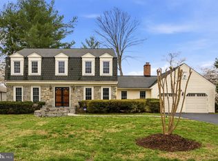 7520 Royal Dominion Dr, Bethesda, MD 20817