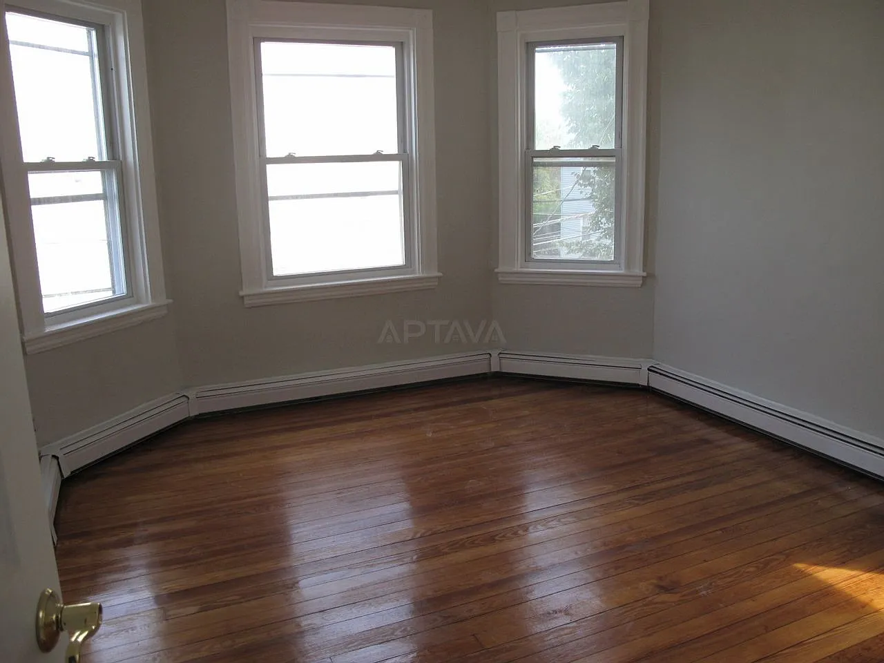 3 bed, $3,900 — Photo 2