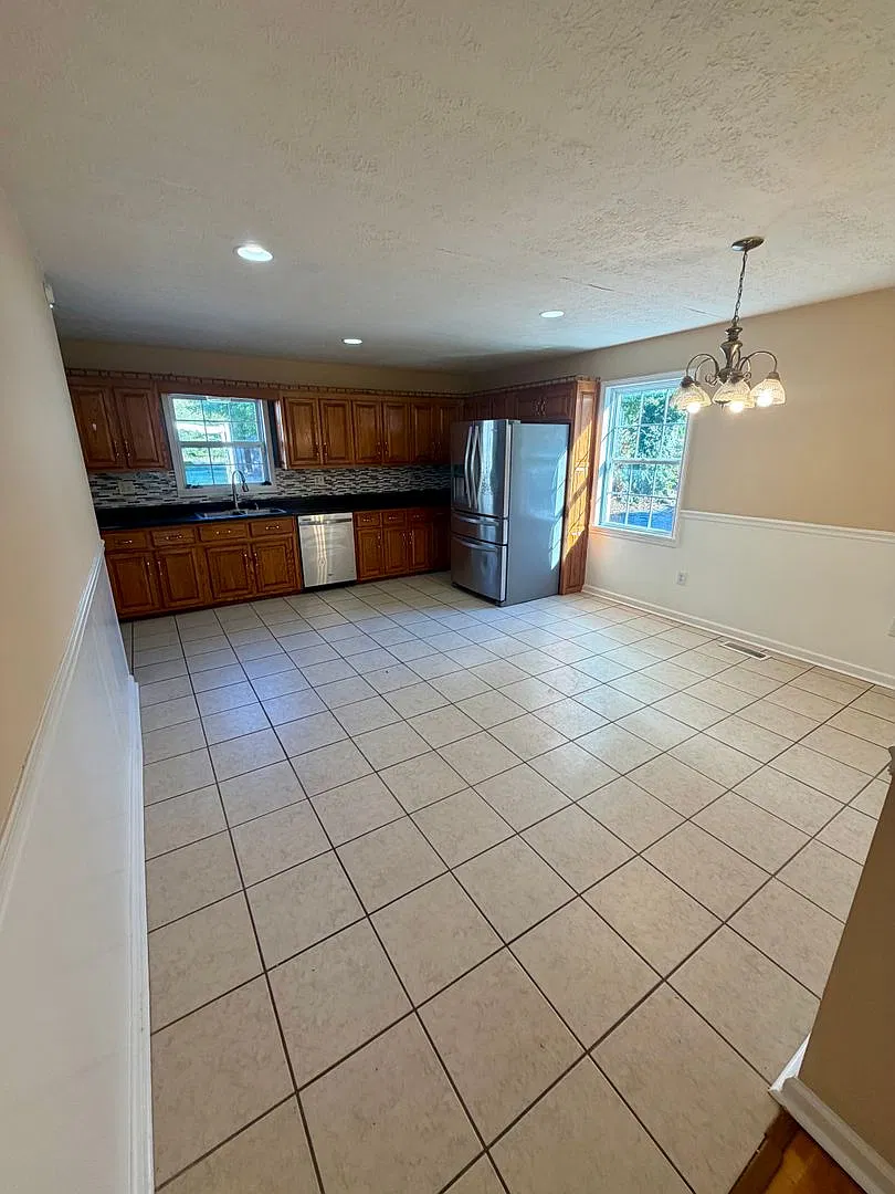 Spacious 4-Bedroom, 2-Bath Home for Rent 723 Cleveland Ave, Glasgow, KY — Photo 4