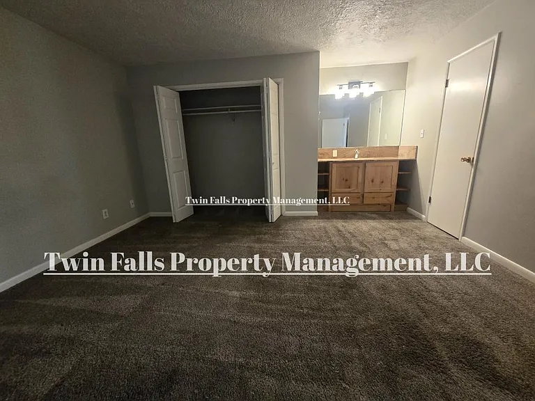 256 Crestview Dr — Photo 28