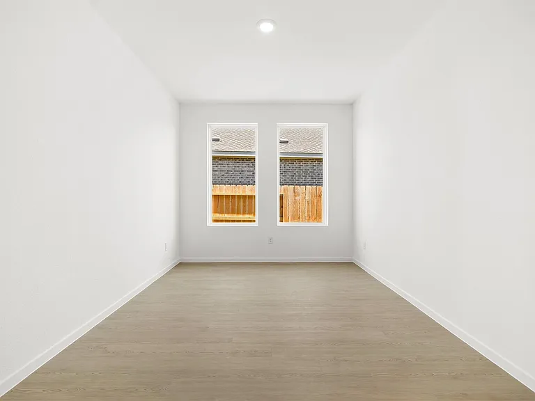 823 Heaven Dr — Photo 22